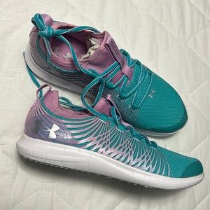 New Under Armour kids 7y shoes